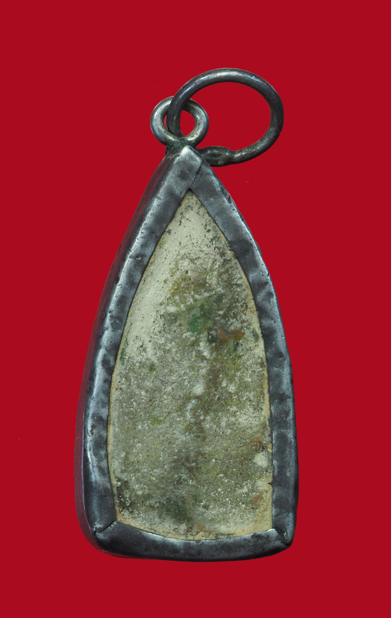 *31204 พระเนื้อดิน เลี่ยมเงินจับขอบโบราณ ไม่ทราบที่ 9.1