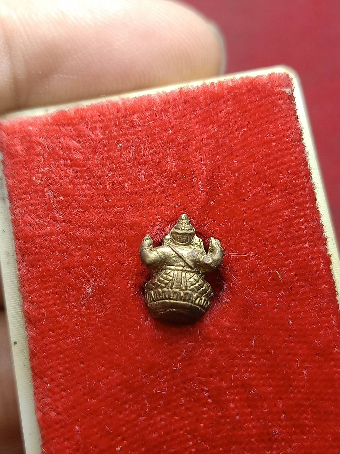 พระพิฆเณศร์อุ้มทรัพย์ รุ่นทักษิณมหาเศรษฐี พ่อท่านสังข์ ศีลคุณ วัดดอนตรอ จ.นครศรีธรรมราช ปี 2540 พร้อมกล่อง (SKU-08872)