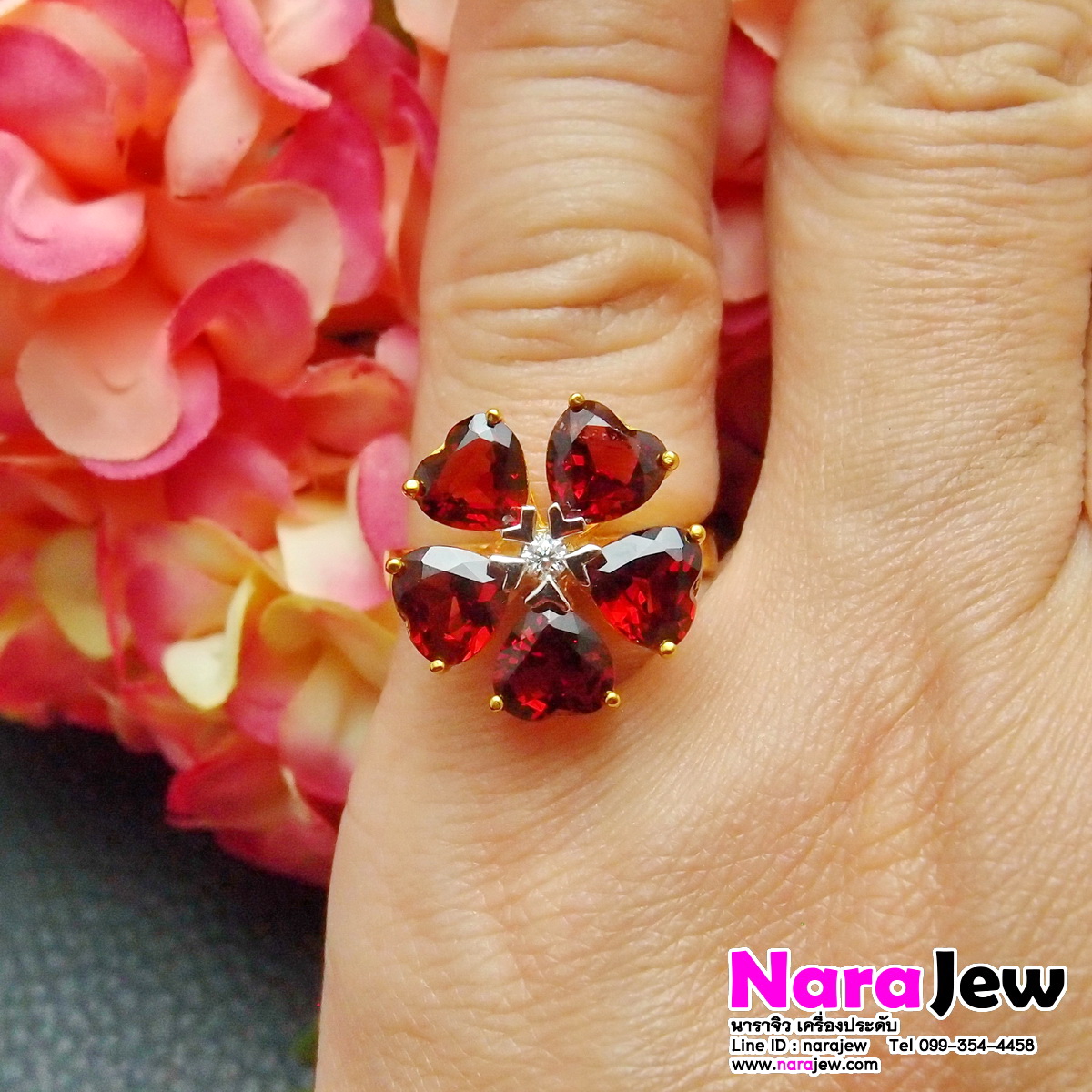 แหวนพลอยโกเมน รูปหัวใจ ประดับเพชรแท้ แบบแหวนหน้ากว้าง ใส่สวยเต็มนิ้ว