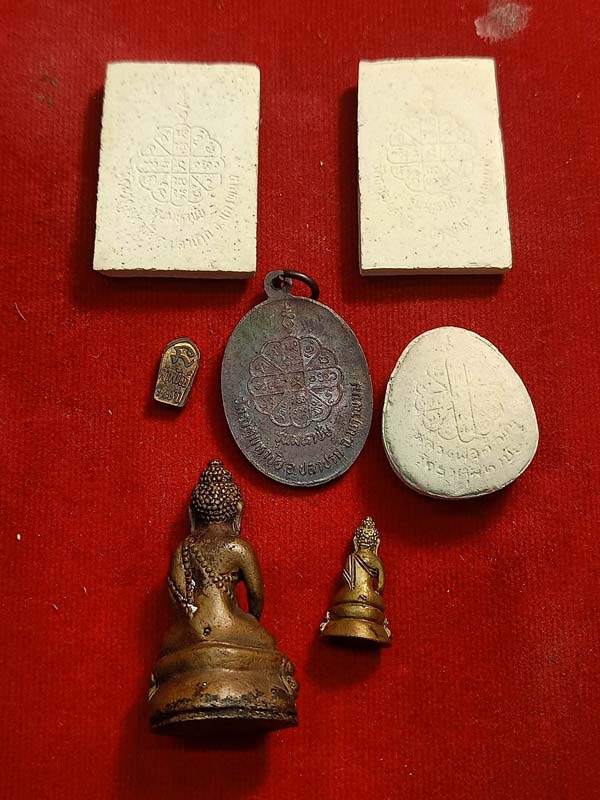 พระชุดหลวงปู่คำพันธ์ รุ่นมหาชัย วัดะาตุมหาชัย นครพนม (SKU-00651)