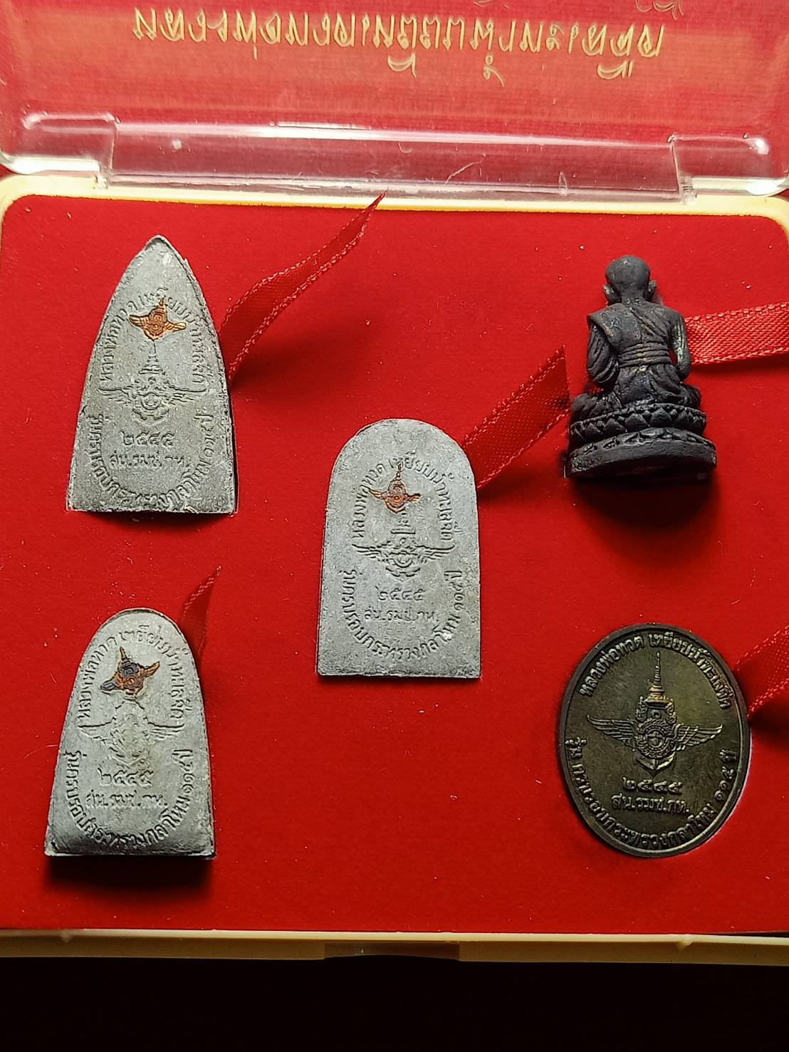 พระชุดของขวัญ 5 องค์ หลวงพ่อทวดเหยียบน้ำทะเลจืด รุ่นครบรอบกระทรวงกลาโหม 115 ปี ปลุกเสดวัดพะโค๊ะ จ.สงขลา ปี 2545 พร้อมกล่อง (SKU-07636)