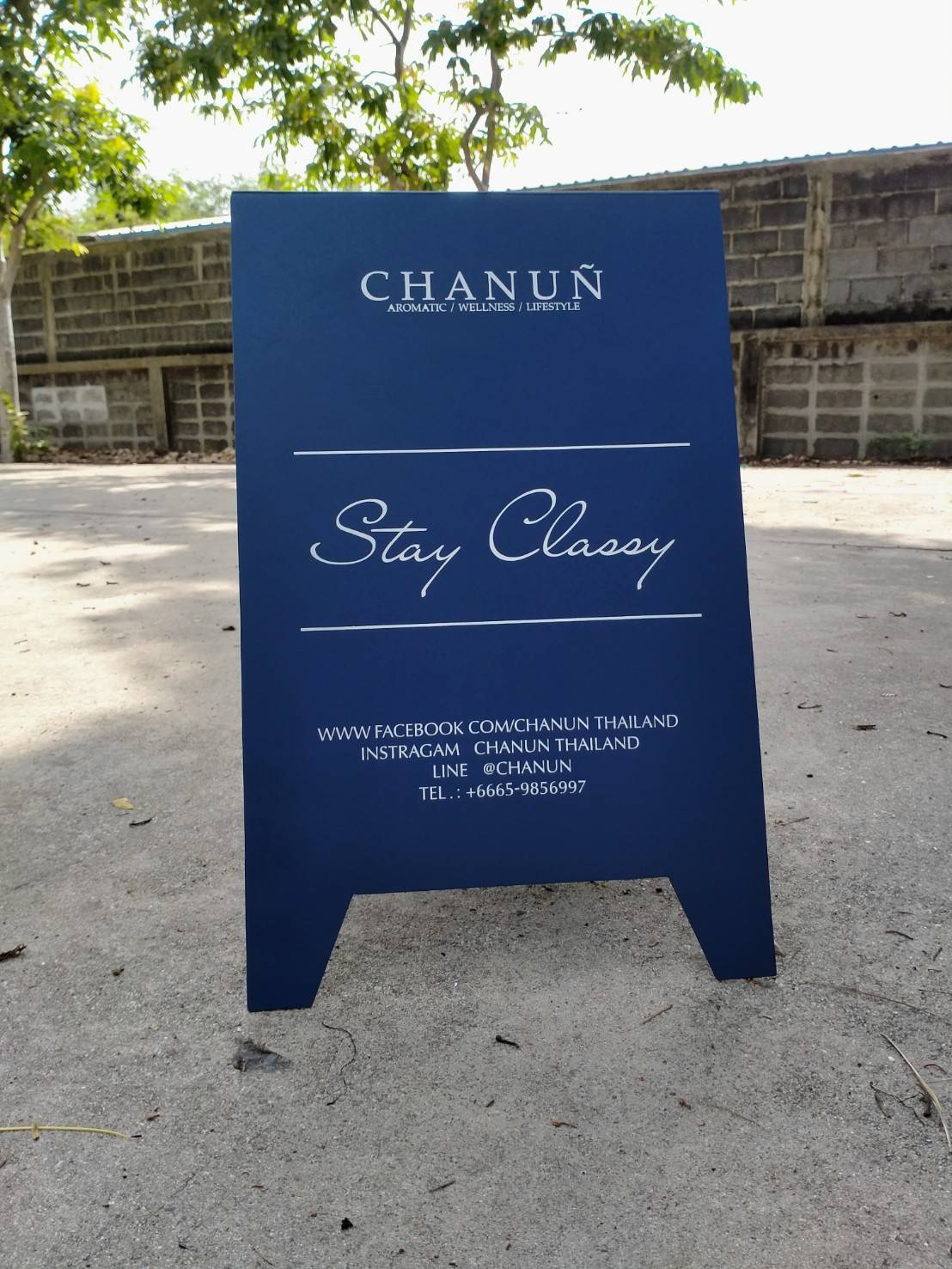 ป้ายเหล็กฉากสามเหลี่ยมพ่นสีติดสติ๊กเกอร์ไดคัท