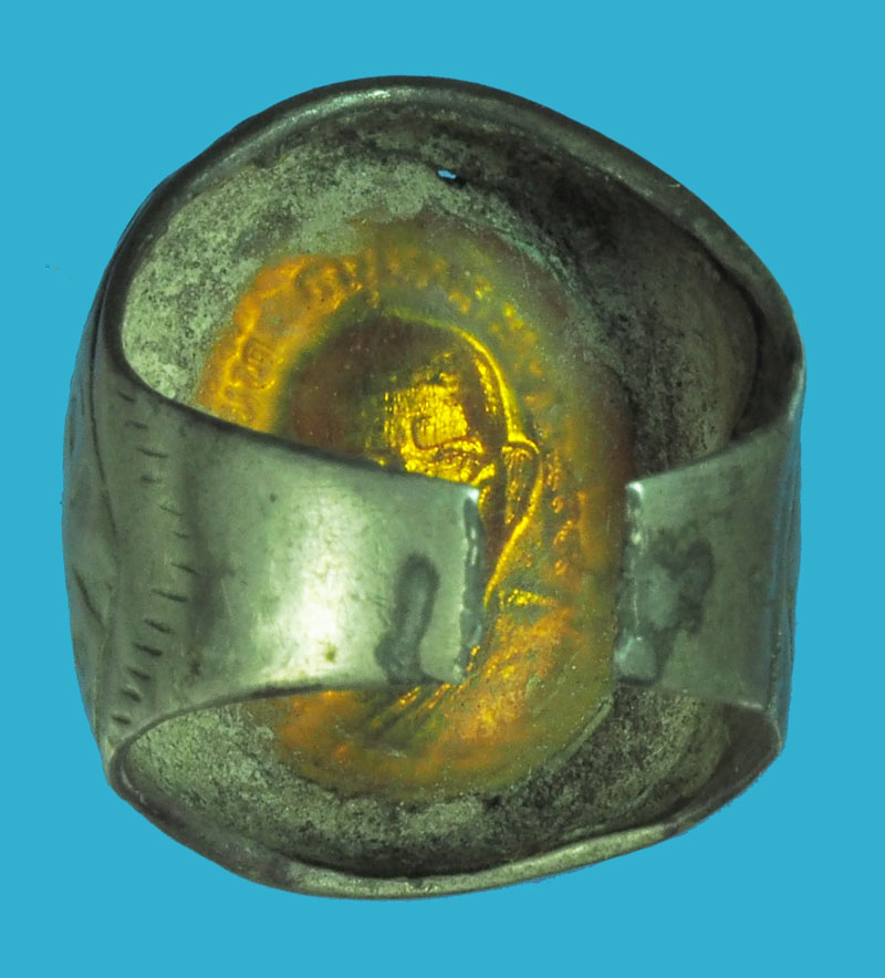 *38640 เหรียญเม็ดแตงลงยา หลวงปู่ทวด หลวงปู่ทิม วัดช้างไห้ ปี 2522 ทำเป็นตัวแหวนเลี่ยมเงิน แหวนท้องวงขาด ตามภาพ 11