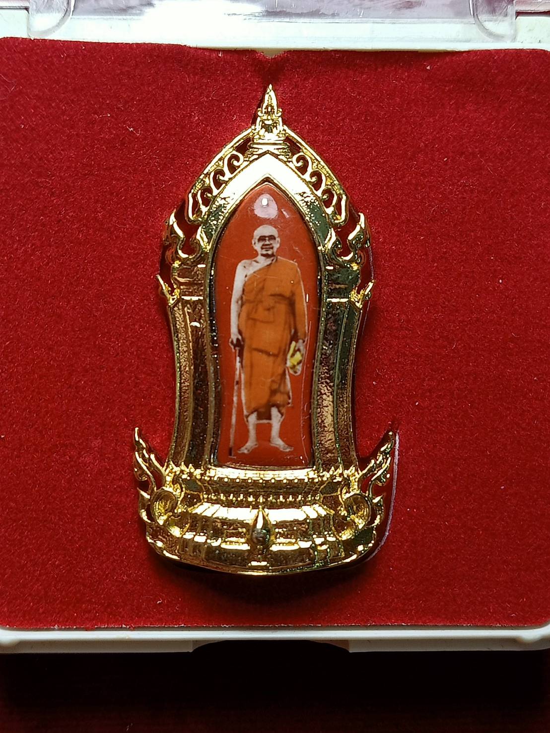 เข็มกลัดที่ระลึกครบรอบวันเกิด หลวงพ่อฤาษีลิงดำ วัดท่าซุง จ.อุทัยธานี ปี 2555 พร้อมกล่อง (SKU-08531)