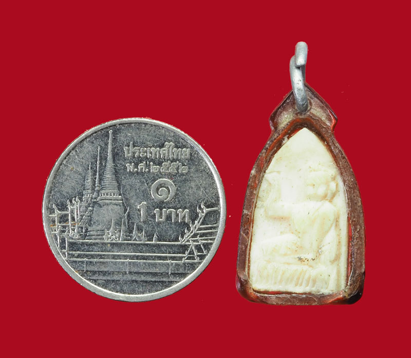 *31470 นางกวักแกะ หลวงพ่อกวย วัดโฆษิตราราม ชัยนาท เลี่ยมเดิมจากวัด (กรอบด้านหน้าหลุด) 12