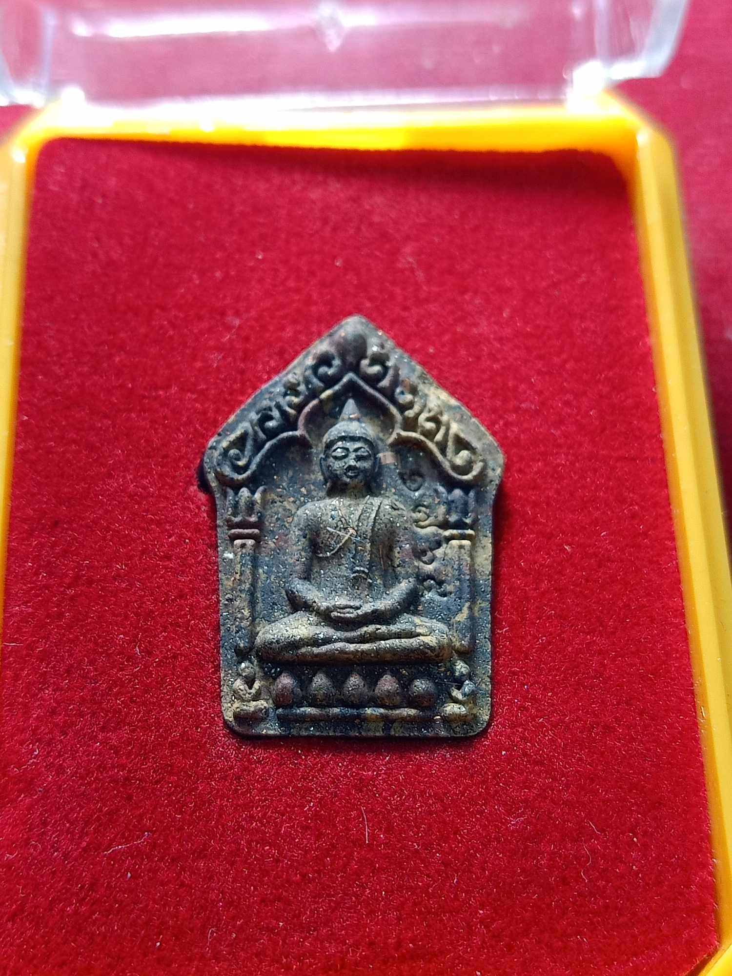 พระขุนแผนพรายแม่ตะเคียน รุ่นแรก หลวงพ่อสุวรรณ วัดยาง จ.อ่างทอง ปี 2558 พร้อมกล่อง (SKU-04530)