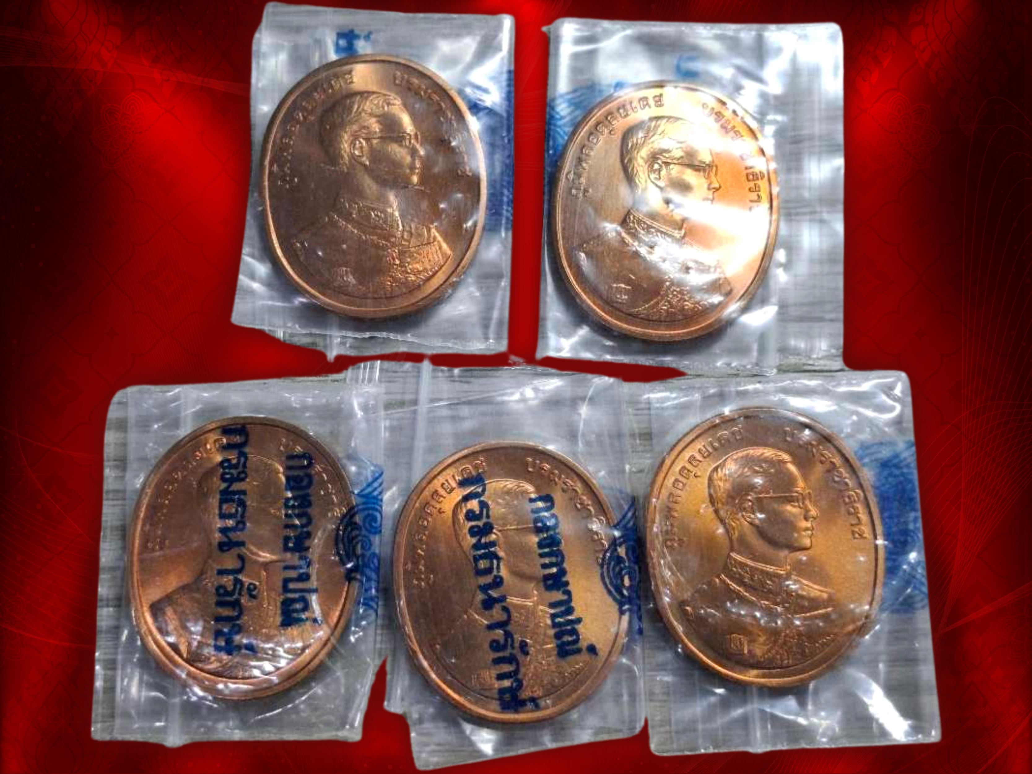 เหรียญ พระพุทธปัญจภาคี หลังในหลวงรัชกาลที่ 9 แบบพิมพ์ใหญ่ ครบชุด 5 เหรียญ เนื้อทองแดง ปี 2539 พร้อมกล่องครบถ้วน