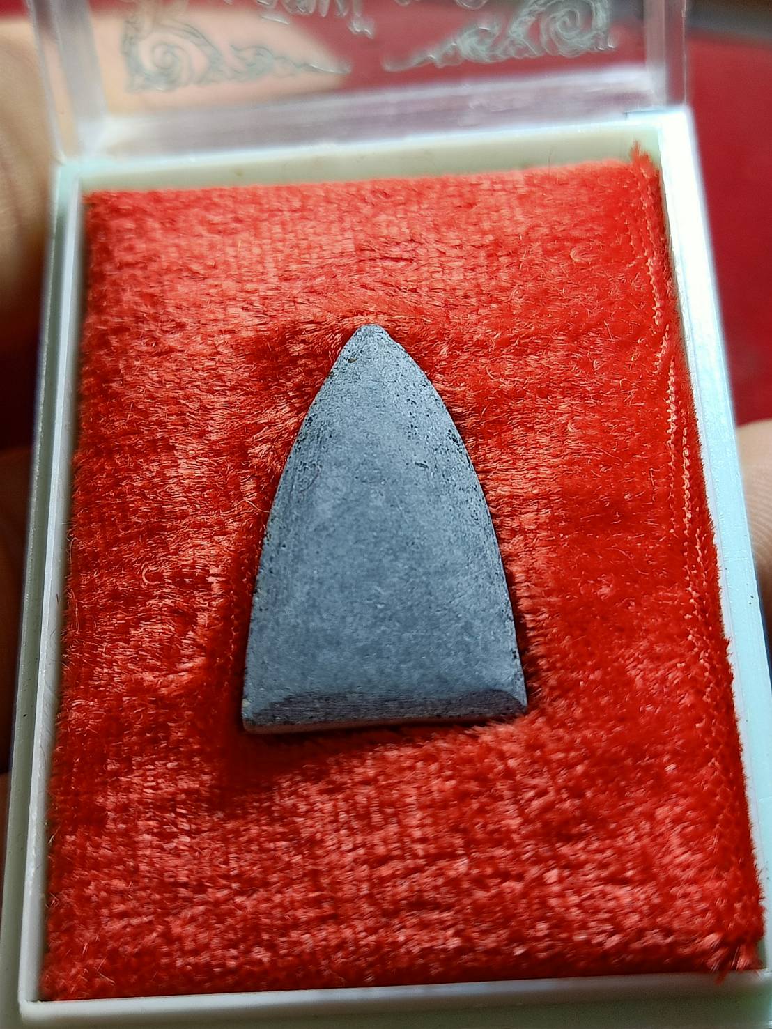 พระชัยวัฒน์ ผงใบลาน รุ่นเพ็ญพุธ อธิบดี วัดสุทัศนเทพวราราม กรุงเทพฯ ปี 2531 พร้อมกล่อง (SKU-06126)