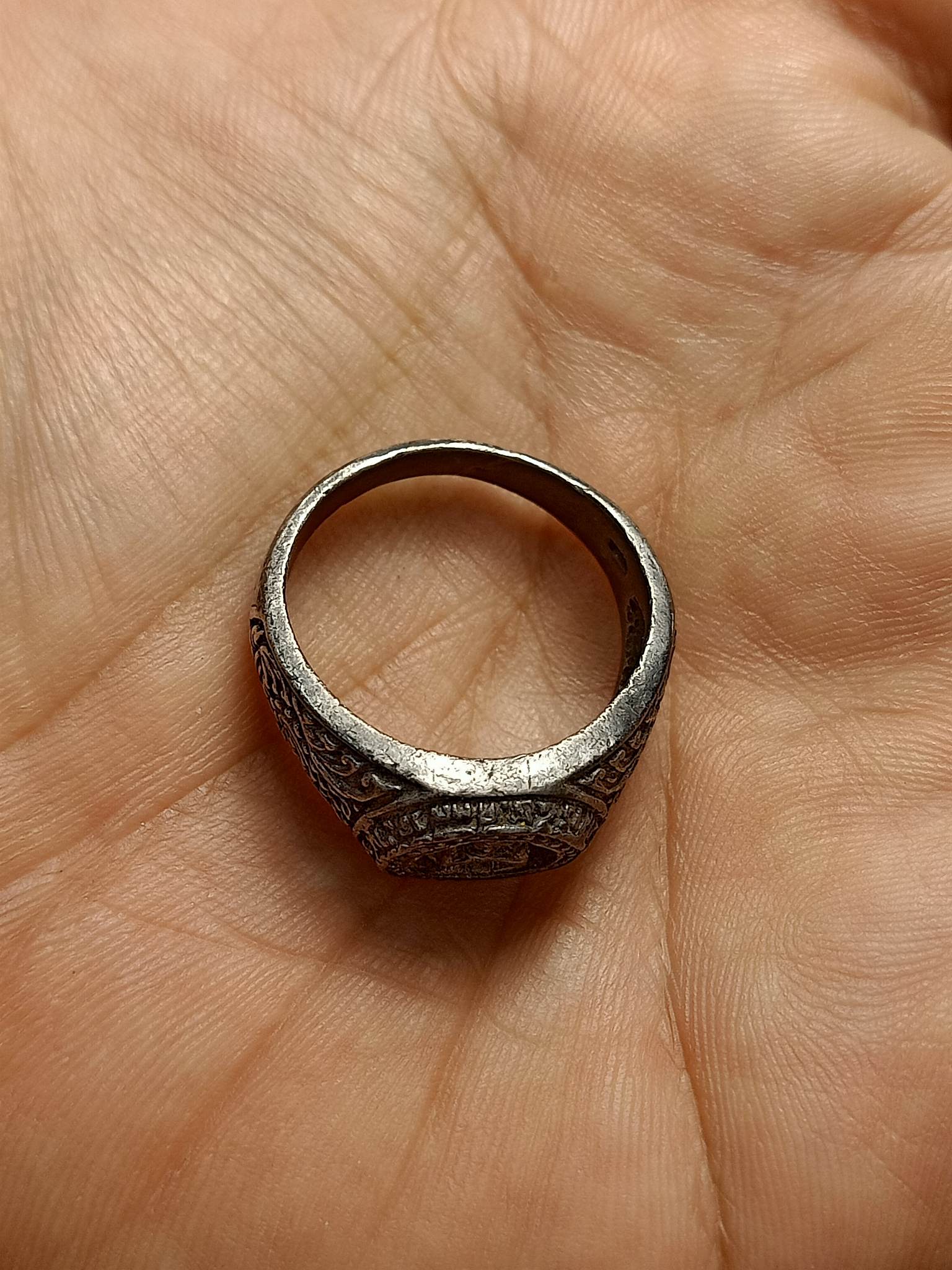 แหวนหลวงพ่อคูณ เนื้อเงิน ปี37 วัดบ้านไร่ โครา่ช (SKU-00592)