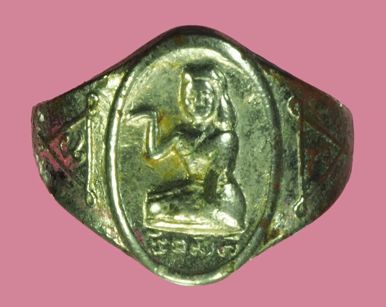 *40399 แหวนนางกวัก หลวงพ่อกวย วัดโฆษิตราราม ชัยนาท ปี 2521 ชุบนิเกิล 12