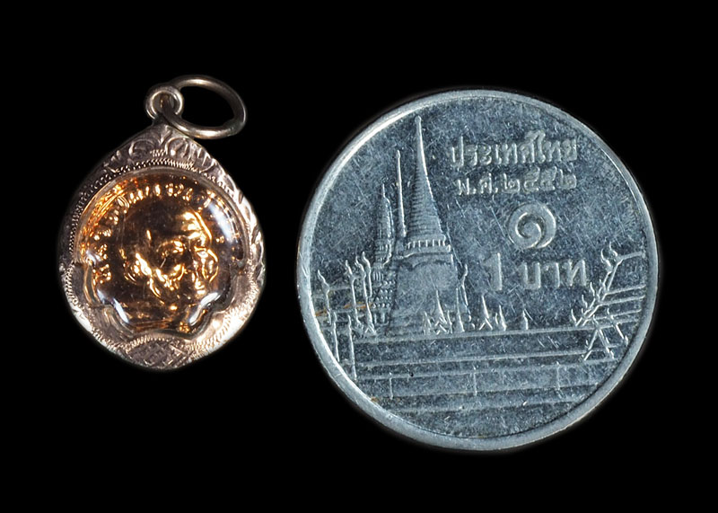 *30634 เหรียญหลวงปุ่แหวน สุจิณโณ วัดดอยแม่ปั่ง เชียงใหม่ เลี่ยมขอบนาค 31