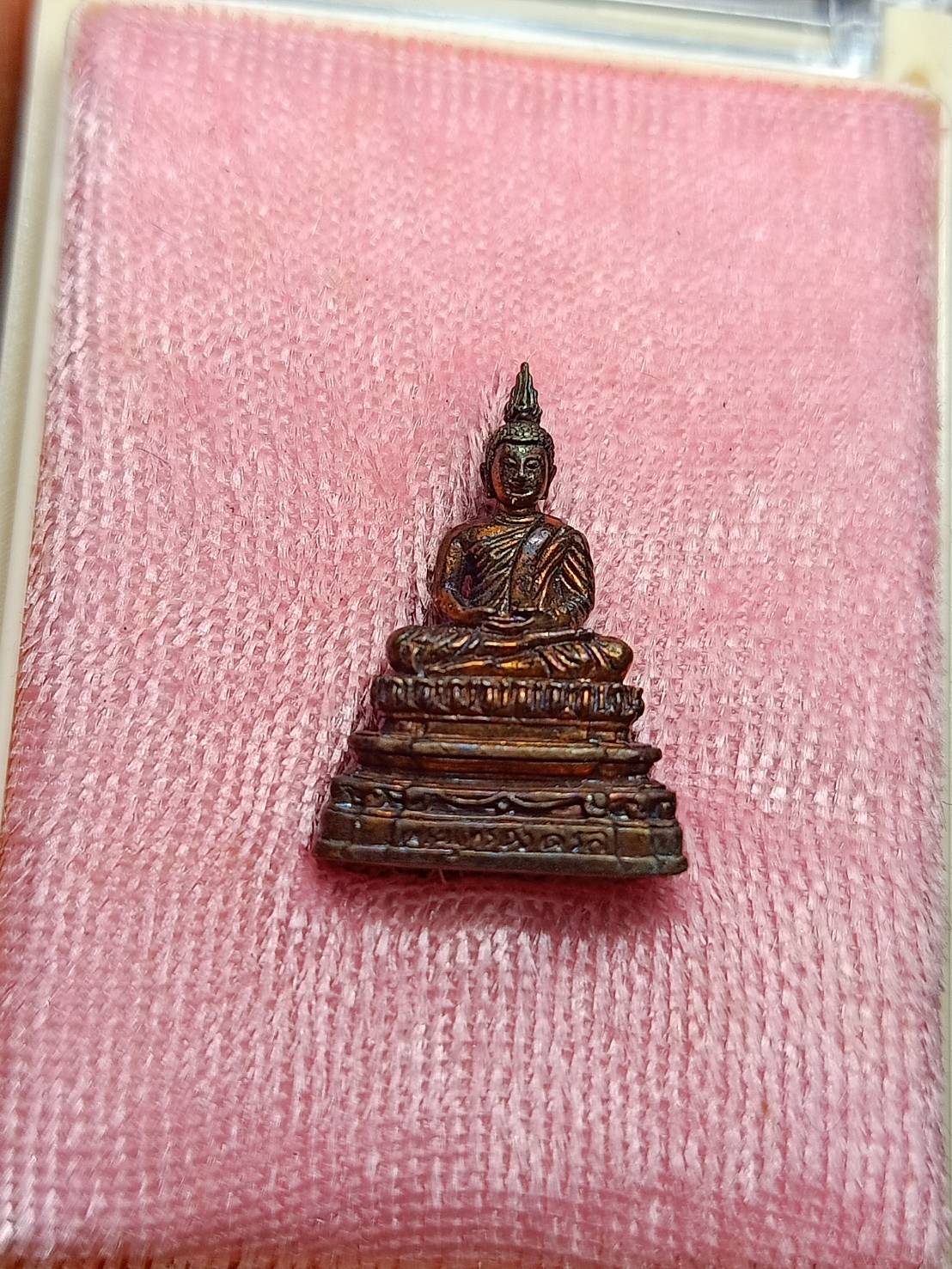 พระชัยวัฒน์พระพุทธอังคีรส วัดราชบพิธสถิตมหาสีมาราม กทม. ปี 2555 พร้อมกล่อง (SKU-07796)