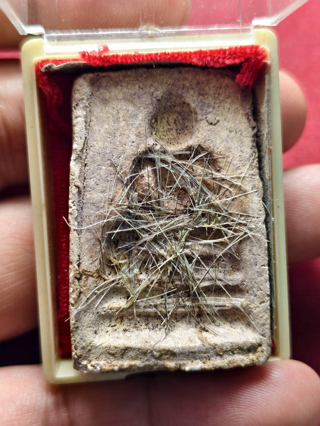 พระสมเด็จหลวงพ่อสุต รุ่นสร้างเจดีย์ วัดปฐมพานิช จ.ลพบุรี พร้อมกล่อง (SKU-13430)