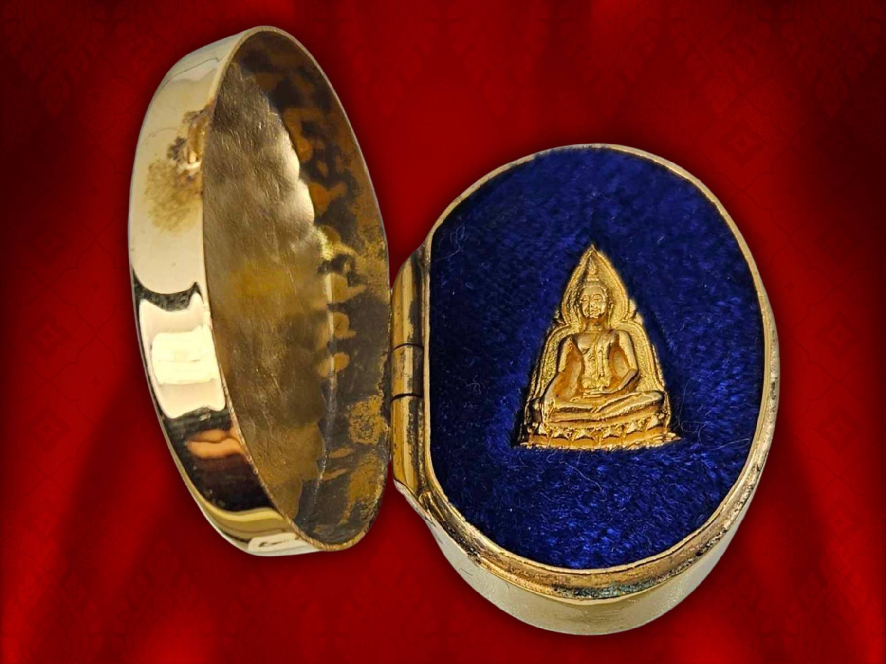 พระสมเด็จนางพญา สก. เนื้อทองคำ (ในหลวงทรงเสด็จประกอบพิธี) ปี 2535 พิมพ์เล็ก พร้อมกล่องเดิม ๆ สวยแชมป์ หลวงปู่โต๊ะ พระเกจิชื่อดัง วัดถ้ำสิงโตทอง ต.ปากช่อง อ.จอมบึง จ.ราชบุรี อธิฏฐานจิตปลุกเสก พร้อมพระเกจิคณาจารย์ทั่วประเทศ พระบาทสมเด็จพระเจ้าอยู่หัว ภูมิพล