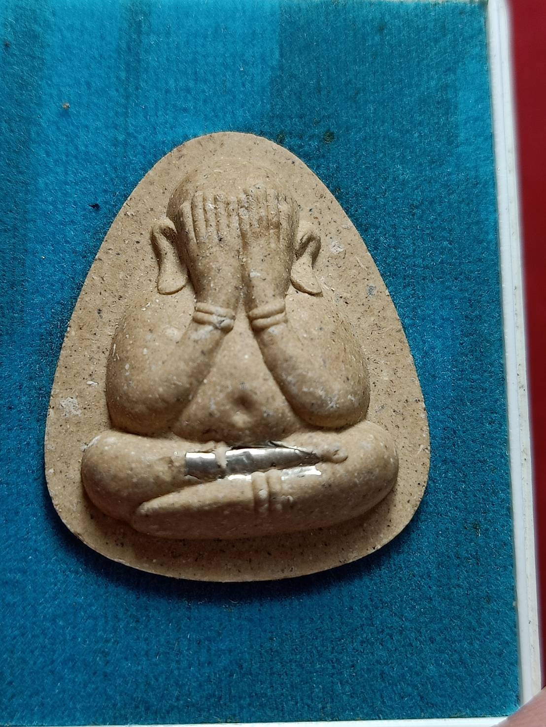 พระปิดตาหลวงปู่แจก รุ่นผู้ชนะสิบทิศ สร้างโบสถ์ วัดสุนทรประดิษฐ์ จ.พิษณุโลก ปี 2551 พร้อมกล่อง (SKU-12673)