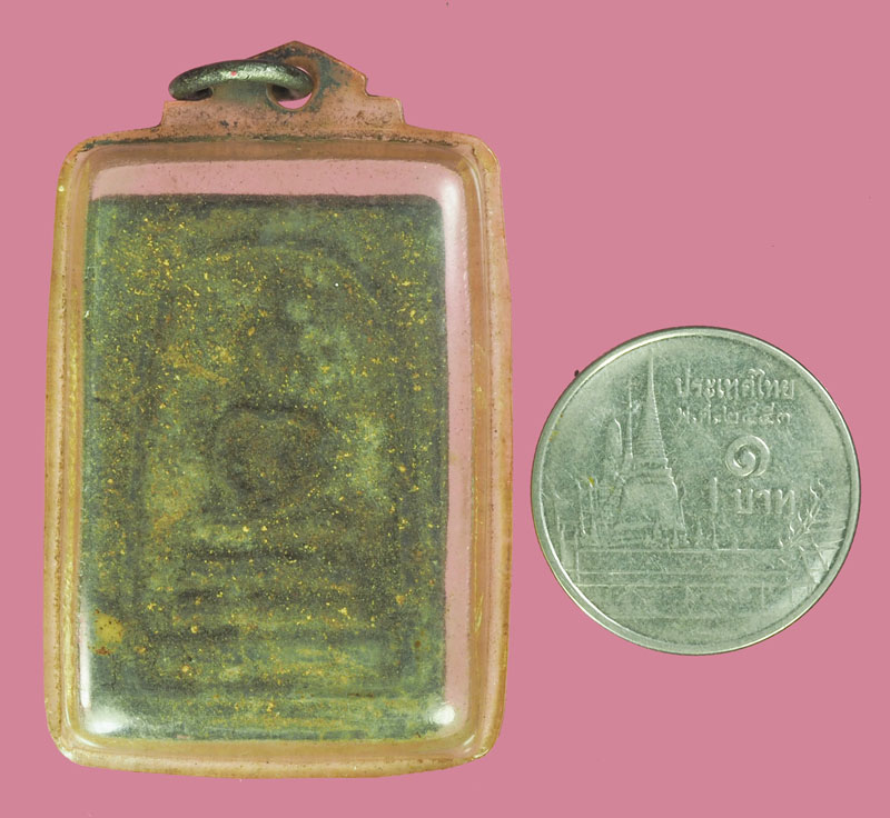 *38724 พระสมเด็จผงยาจินดามณีเก่าๆ เลี่ยมพลาสติกเก่าหลายสิบปี เนื้อพระด้านหลังเริ่มแห้ง ไม่ทราบที่และปีสร้าง 3