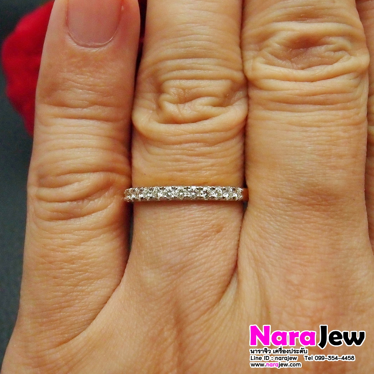 แหวนเพชรแถว ฝ้งหนามเตย ประดับเพชรแท้ 0.30 กะรัต เพชรน้ำขาว 97 เล่นไฟวิ้งๆ