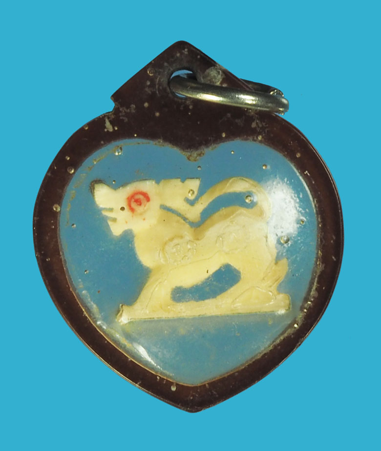 *33827 สิงห์เเกะเลี่ยมพลาสติกเก่า ไม่ทราบที่และปีสร้าง 12