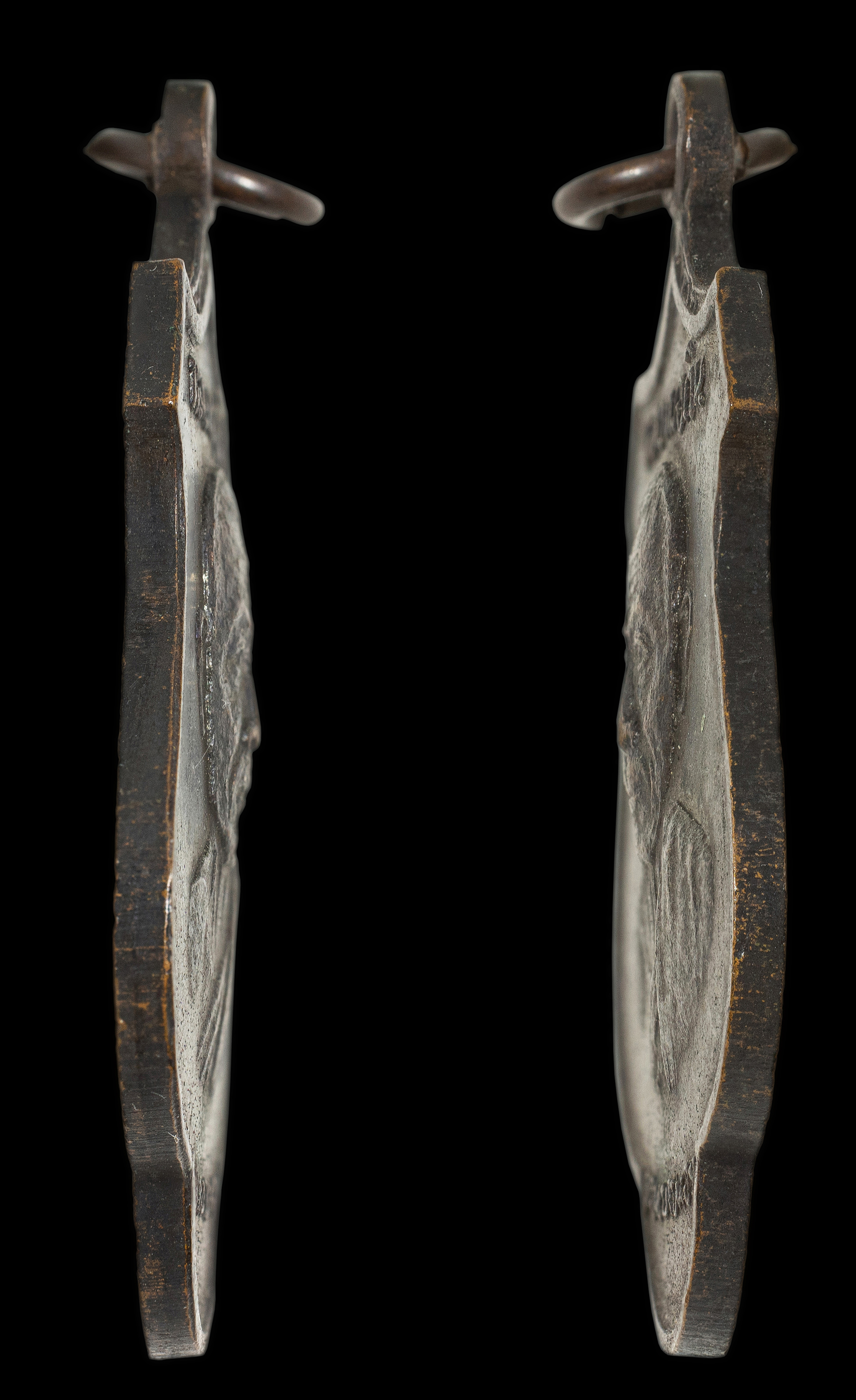 เหรียญใบตำลึง หลวงพ่อเงิน วัดดอนยายหอม เนื้อทองแดงรมดำ ปี 2516