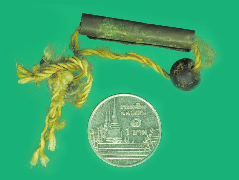 ขายแล้ว*38585 เม็ดปะคำไม้จุ่มรัก พร้อมตะกรุดสาริกา เก่าไม่ทราบที่และปีสร้าง 12