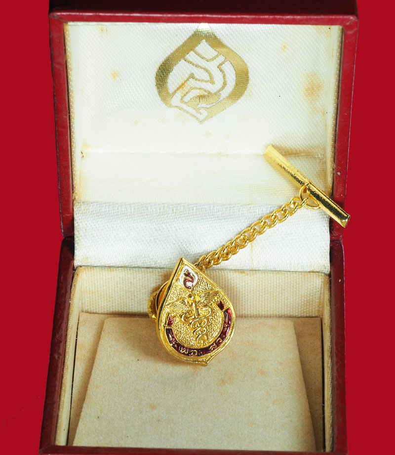 *31099 กลัดติดไทด์กระทรวงสาธารณสุข สมเด็จพระศรีนครินทราบรมราชชนนี กล่องเดิม 16