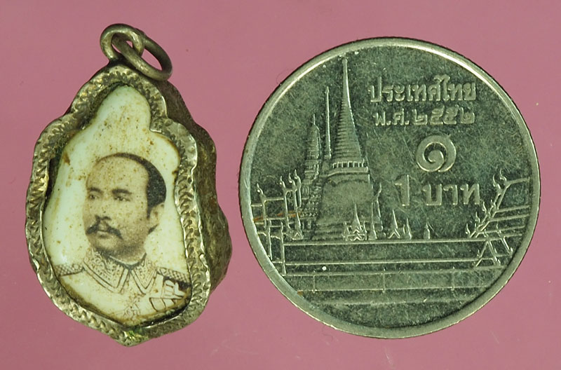 *28159 ล็อกเก็ตในหลวงรัชกาลที่ 5 เลี่ยมจับขอบเงิน 5