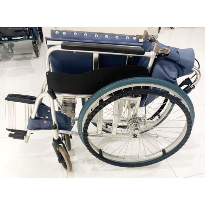 รถเข็นผู้ป่วย อลูมิเนียมพับเข้ารถเก๋งได้ AR-200B Matsunaga