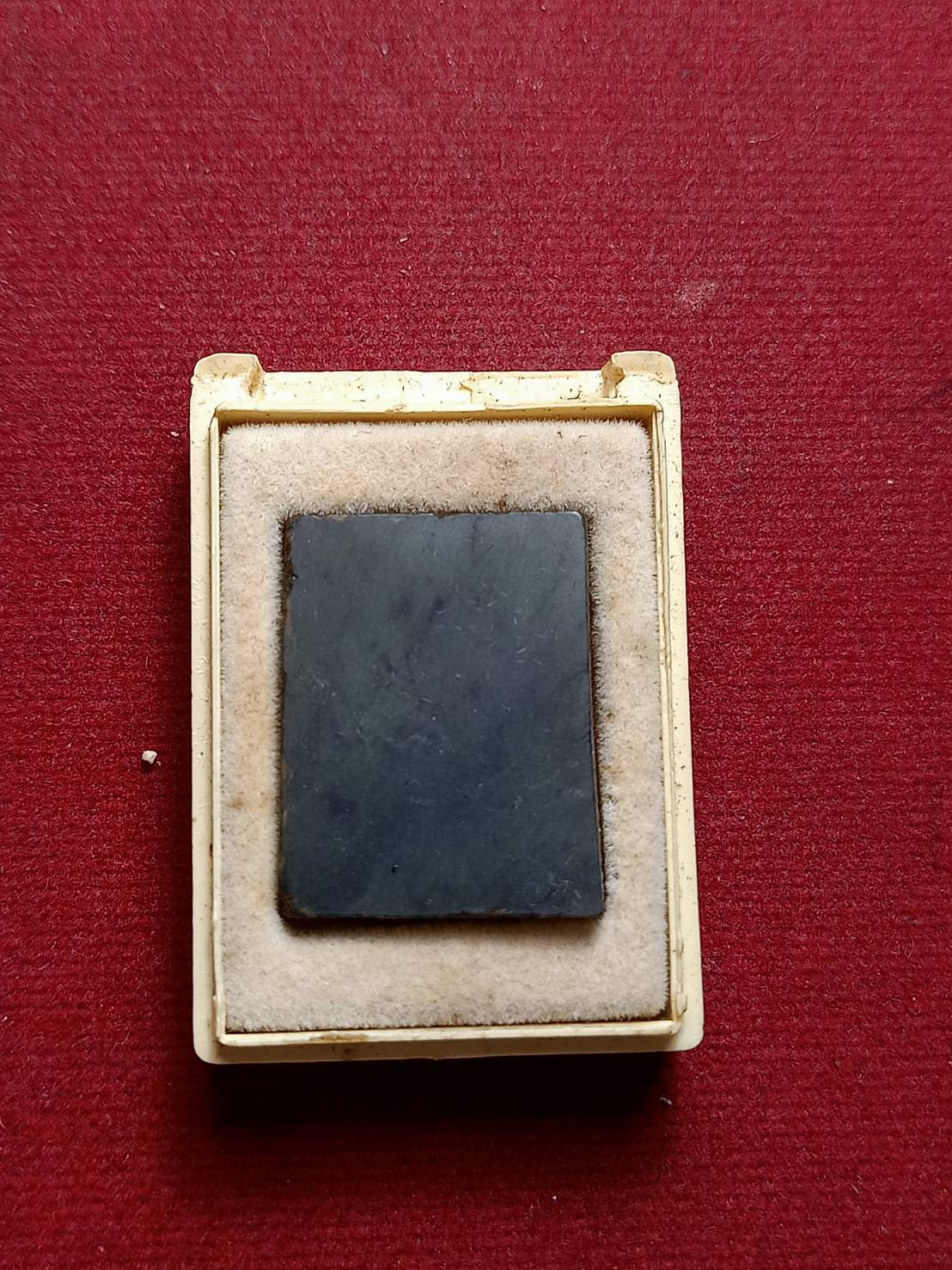 พระสมเด็จหยก แกะมือ หลวงพ่อวิริยังค์ วัดธรรมมงคล กทม. ปี 2536 พร้อมกล่อง (SKU-06996)