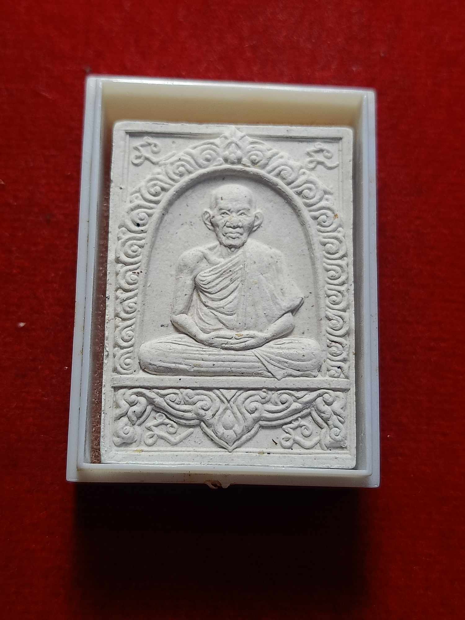 พระผงหลวงพ่่อเกษม สำนักสุสานไตรลักษณ์ จ.ลำปาง ปี 2535 พร้อมกล่อง (SKU-03213)