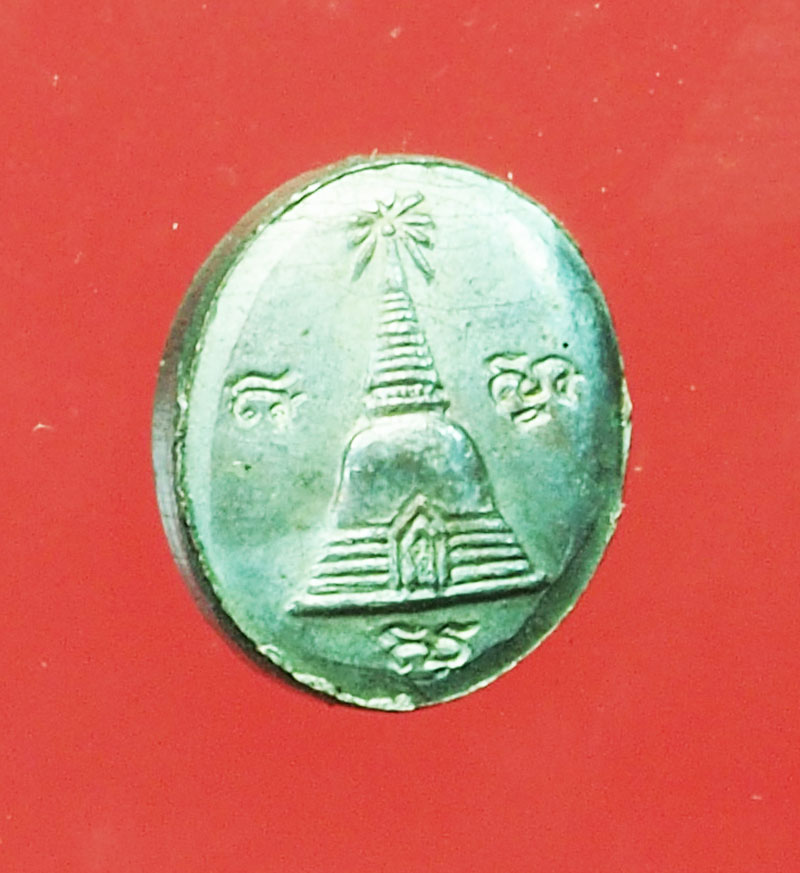 *29513 พระเม็ดแตง หลวงพ่อพูล วัดไผ่ล้อม นครปฐม ไม่แน่ใจว่าเป็นเนื้อนวะหรือเนื้อเงิน 36