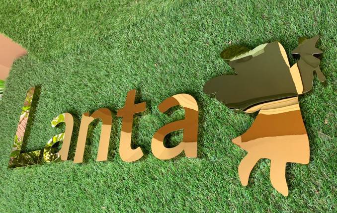 ป้ายอักษรทองเหลือง