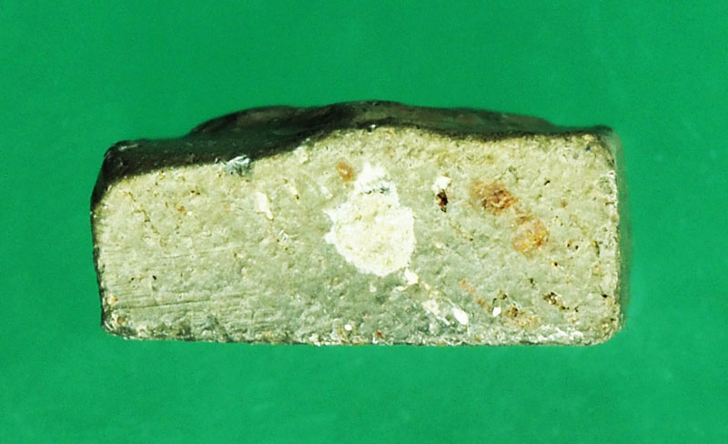 *29124 พระหลวงพ่อผาด วัดดงตาลทรงสิงห์ เนื้อดิน (เนื้อเทาดำ นิยม) 13