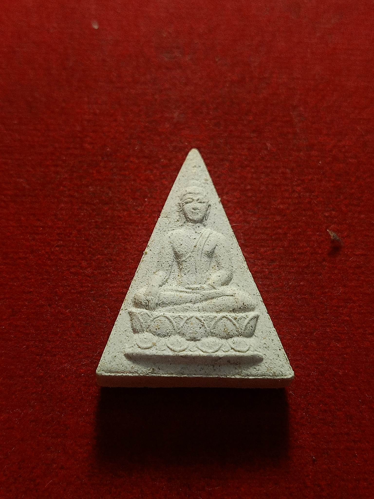 พระพุทธนวราชบพิตร เนื้อผงผสมมวลสารสมเด็จจิตรดา พิมพ์สมเด็จจิตรดา หลัง ภปร. ปี 2529 พร้อมกล่อง (SKU-02512)