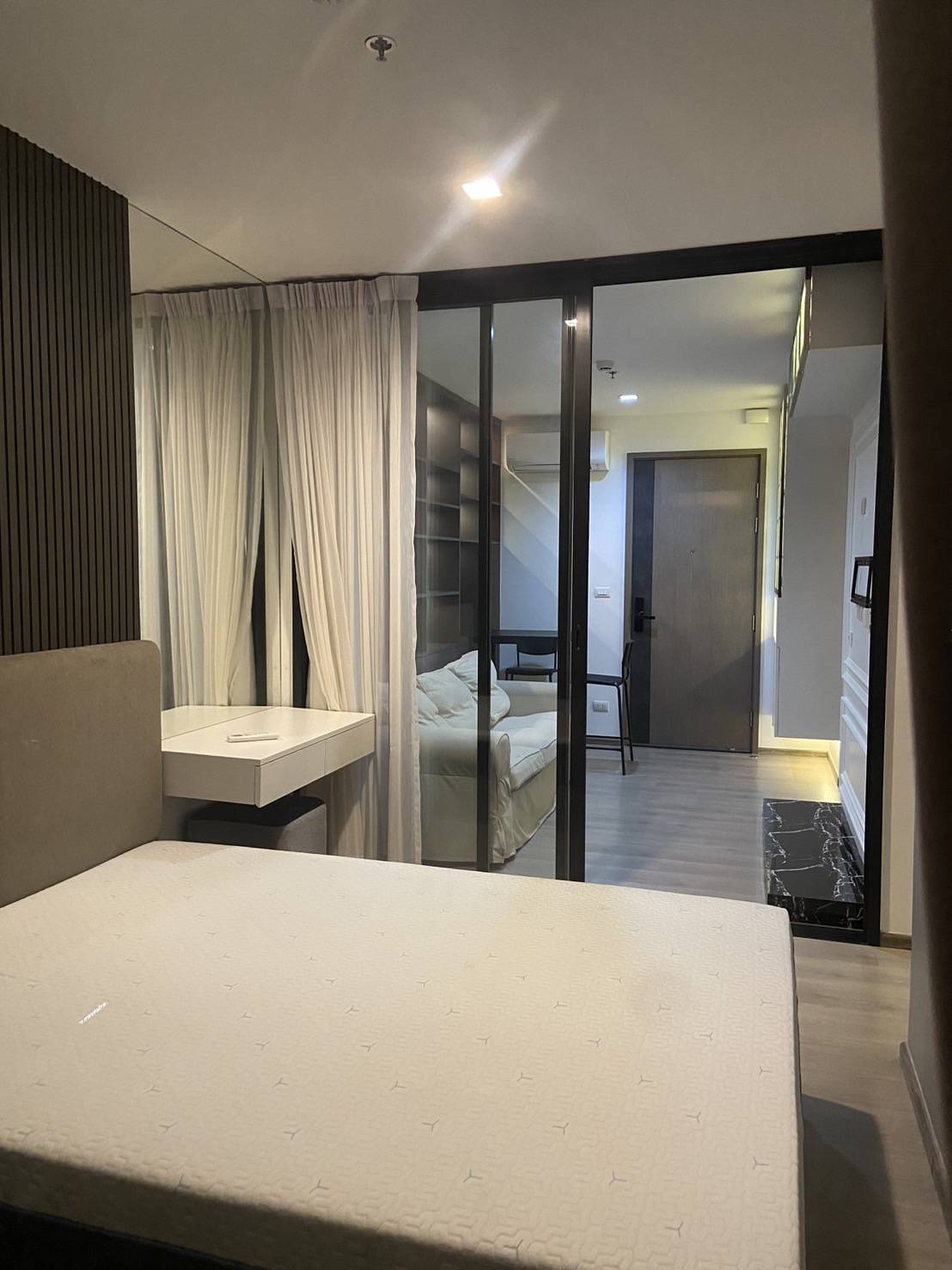 ห้องสวย ชั้น สูง วิวเทพ ให้เช่า (For Rent) คอนโด : เดอะ ไลน์ พหลโยธิน อาคาร B 1 ห้องนอน 1 ห้องน้ำ 37ตรม.