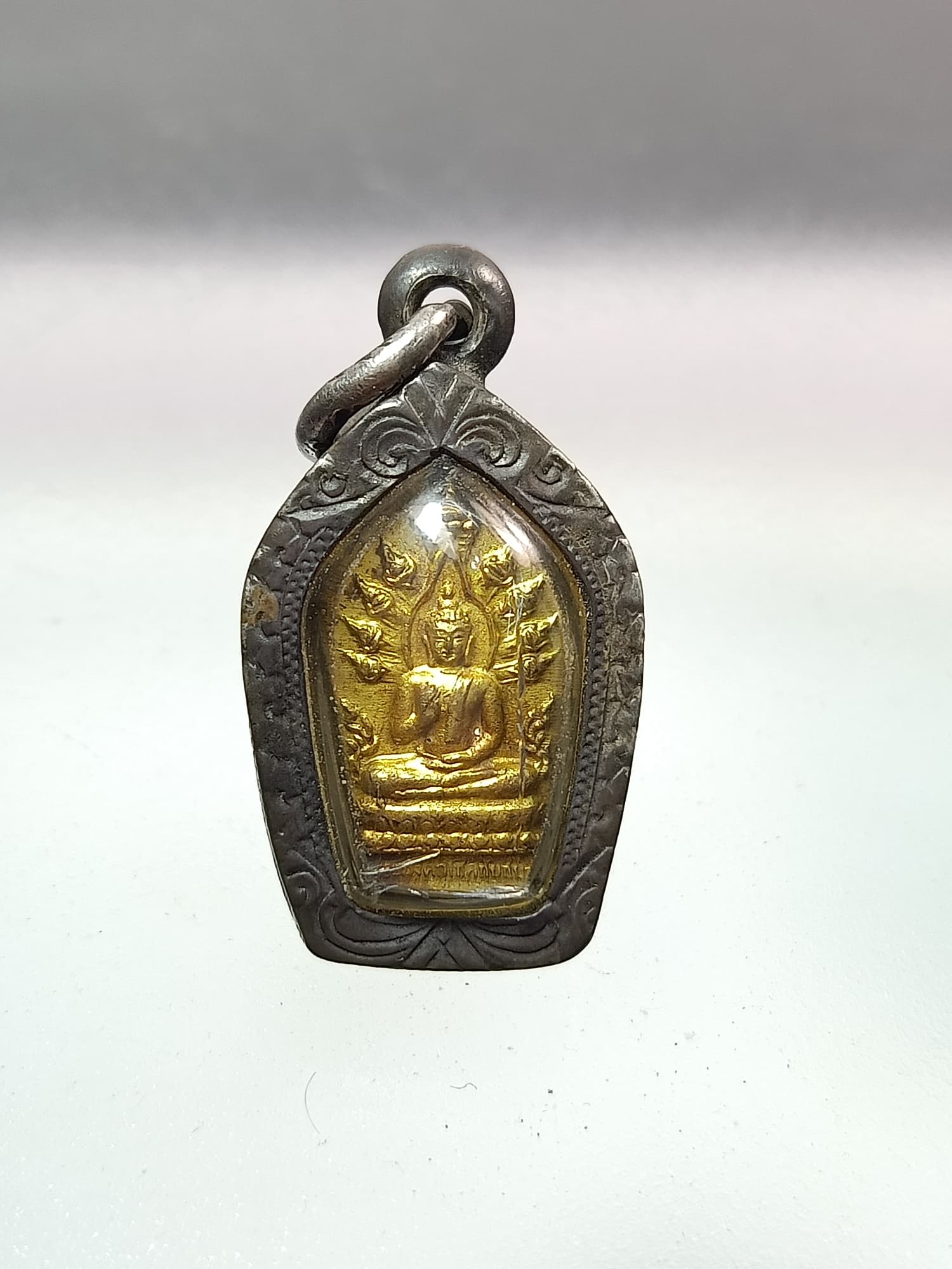 ปรกใบมะขาม หลัง ราหูวีระวงศ์ เลี่ยมเงิน ไม่ทราบที่ (SKU-00414)