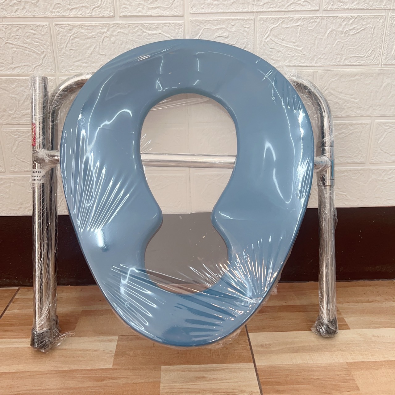 เก้าอี้นั่งถ่ายสามขา พับได้