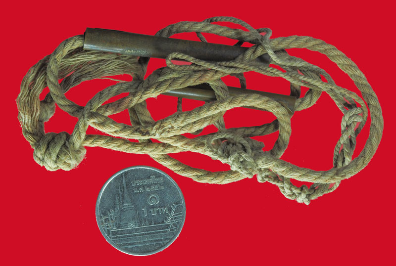 *33466 ตะกรุดทองแดง จำนวน 2 ดอก ร้อยด้วยเชือกป่านเก่า ยุค ปี พ.ศ. 24XX ไม่ทราบที่ 12