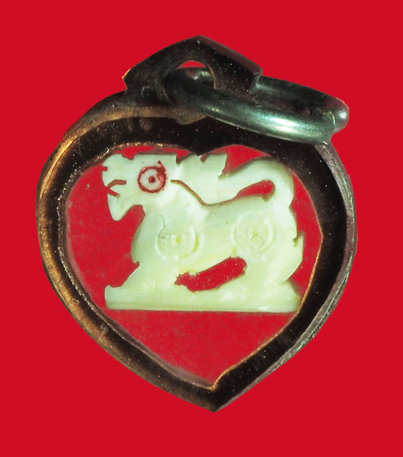 *33840 สิงห์แกะเลี่ยมพลาสติกเก่า เดิมจากวัด ไม่ทราบที่และปีสร้าง 12