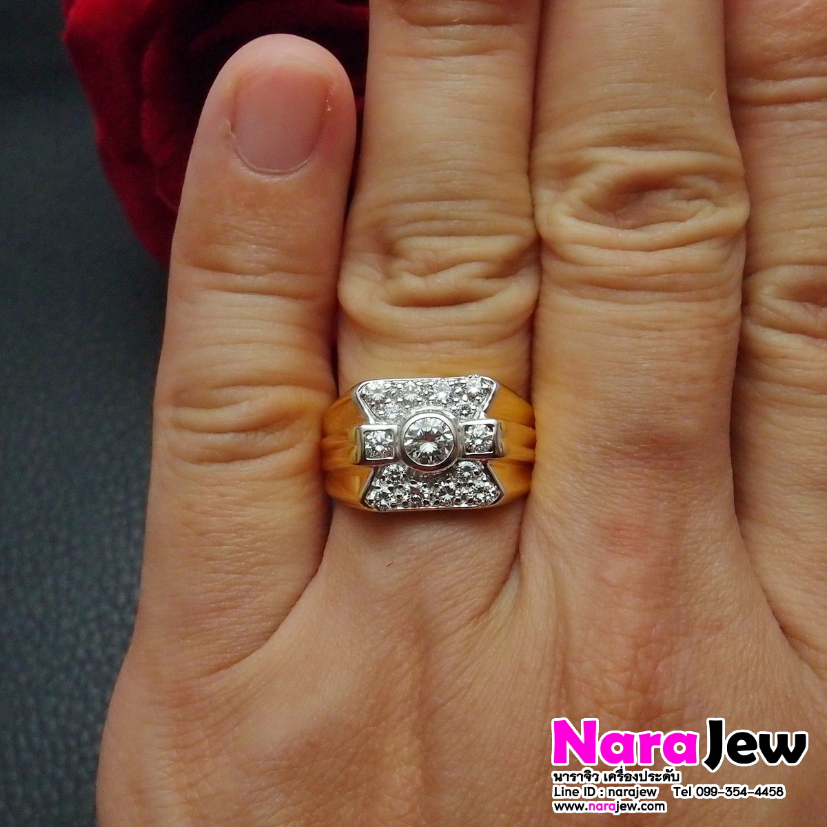 แหวนเพชรชาย เพชรแท้เม็ดกลาง 30 ตัง ล้อมเพชรแท้ 60 ตัง แบบแหวนหน้ากว้าง สวมใส่แล้วดูภูมิฐาน