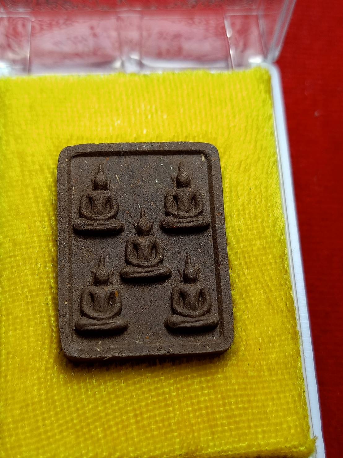 พระผงพระเจ้าห้าพระองค์ หลวงพ่อเอียด วัดไผ่ล้อม จ.อยุธยา ปี 2553 พร้อมกล่อง (SKU-06547)