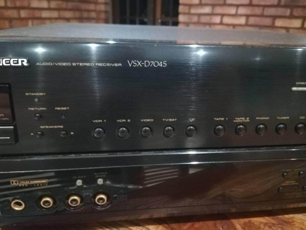 PIONEER รุ่น VSX-D704 ทุกอย่างปกติ ยกเว้นตัวรับเซ็นเซอร์รีโมทย์เสีย