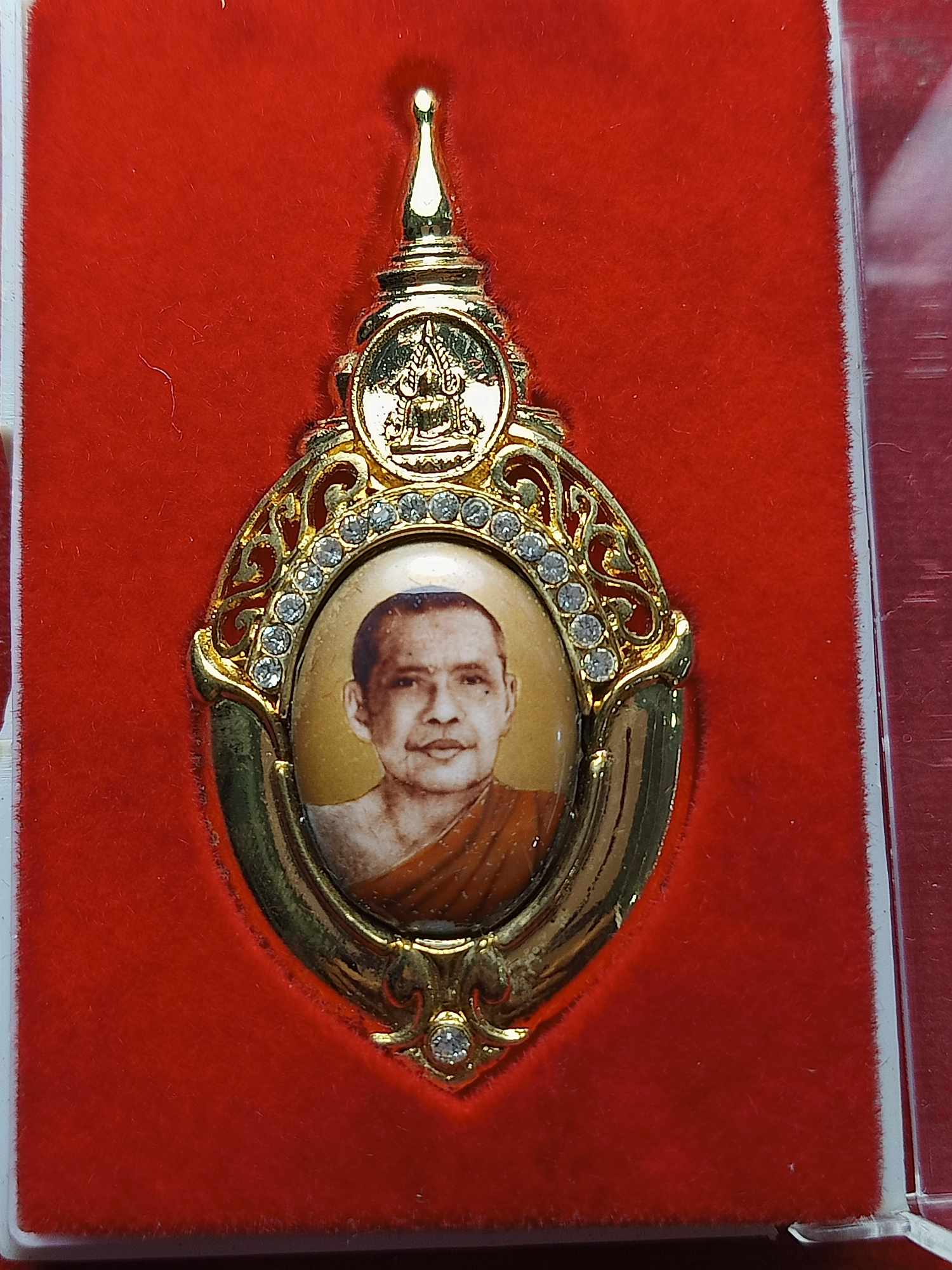 เข็มกลัดหลวงพ่อฤาษีลิงดำ ที่ระลึกครบรอบวันเกิด วัดท่าซุง จ.อุทัย ปี 2549 พร้อมกล่อง (SKU-03989)