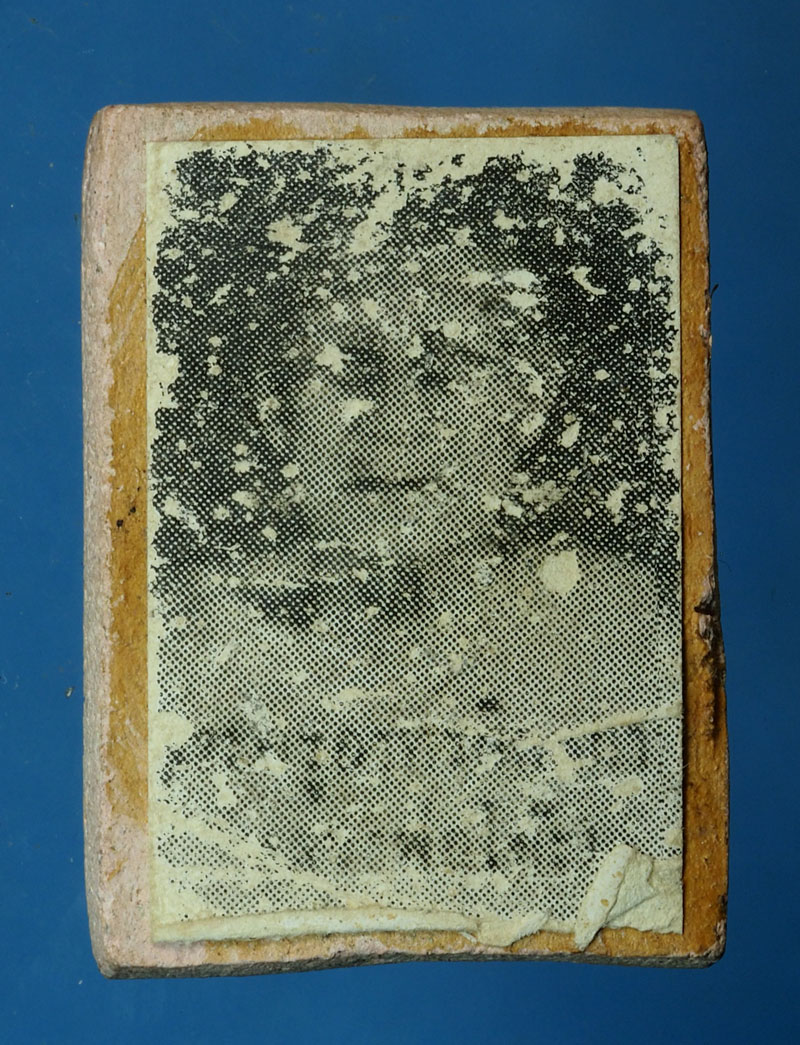 *30284 สมเด็จหลังรูปหลวงพ่อโต๊ะ วัดสระเกษ อ่างทอง เนื้อผง 89