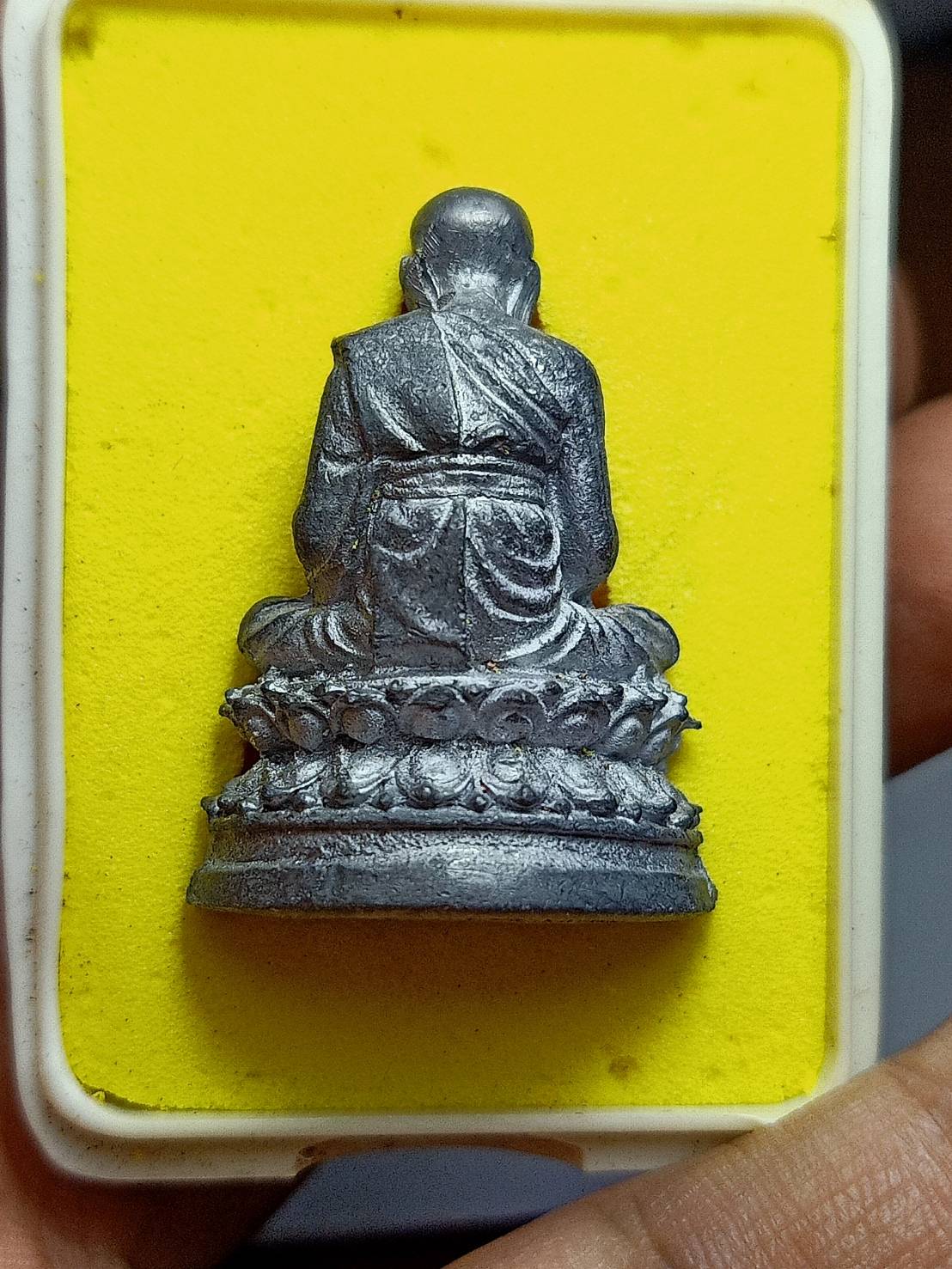 รูปหล่อหลวงปู่ทวด รุ่นข้ามสมุทร สถานธรรมลานธรรมบารมีศรีปทุมฯ จ.พังงา ปี 2549 พร้อมกลอง (SKU-07350)