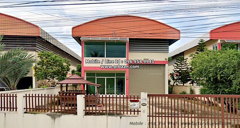 工厂、仓库及办公室出售，Khlong Maduea，Krathum Baen，450 平方米或拥有 2 块彼此相邻的地块，购买 2 栋建筑，获得 900 平方米。