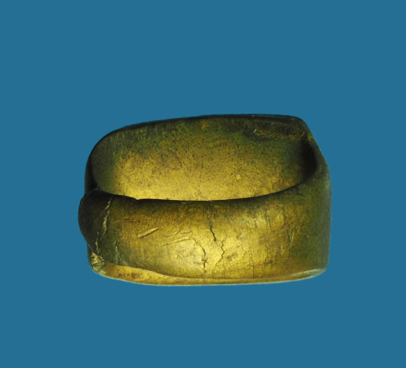 *31167 แหวนทองเหลืองหล่อโบราณ พระพุทธข้างยันต์สภาพตัววงแหวนขาด เก่าไม่ทราบที่ 12