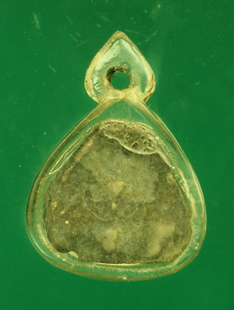 *29626 พระปิดตา เนื้อผงใบลาน หลังจาร เลี่ยมพลาสติกเก่าพอมีอายุ ไม่ทราบที่ 6(ขายแล้ว)