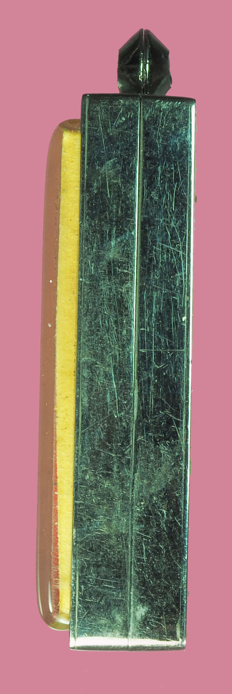 *38860 กรอบพุก พระสมเด็จ ทำด้วยสแตนเลส มีขนาดรตามภาพเมื่อเทียบกับเหรียญ 1 บาท 17