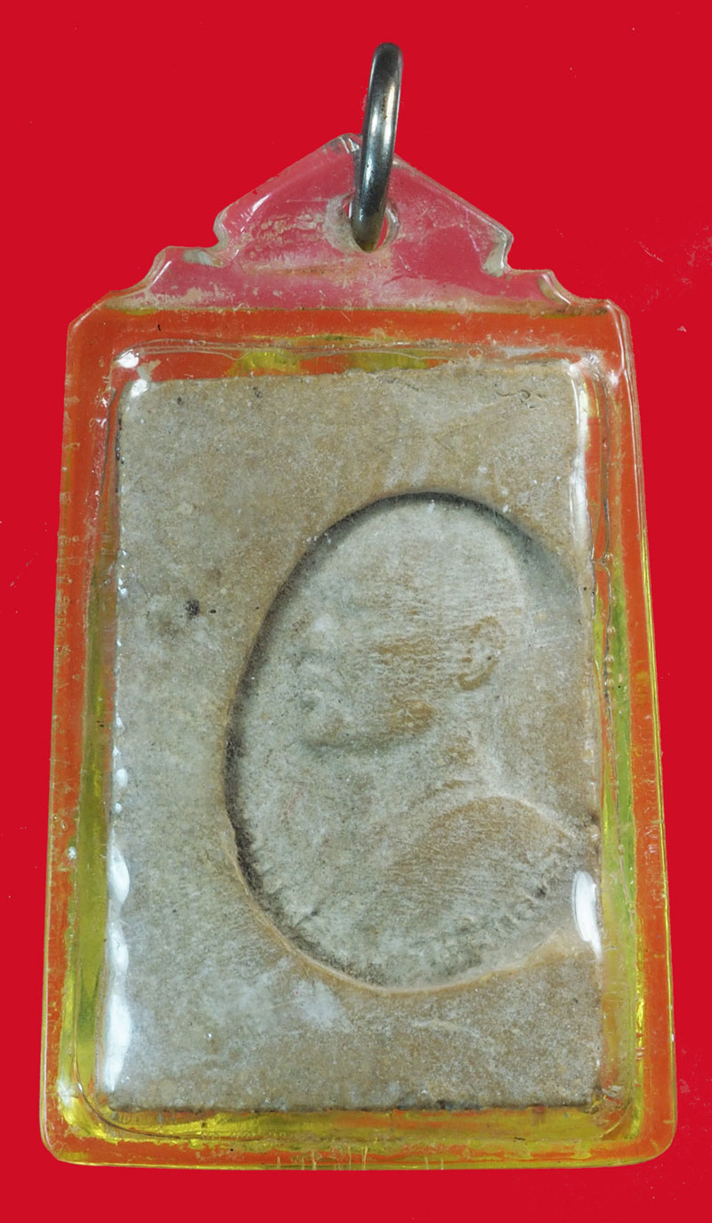 *37620 พระสมเด็จหลังรูปเหมือนหลวงพ่อแพ วัดพิกุลทอง สิงห์บุรี เลี่ยมพลาสติกเก่าวินเทจ 82