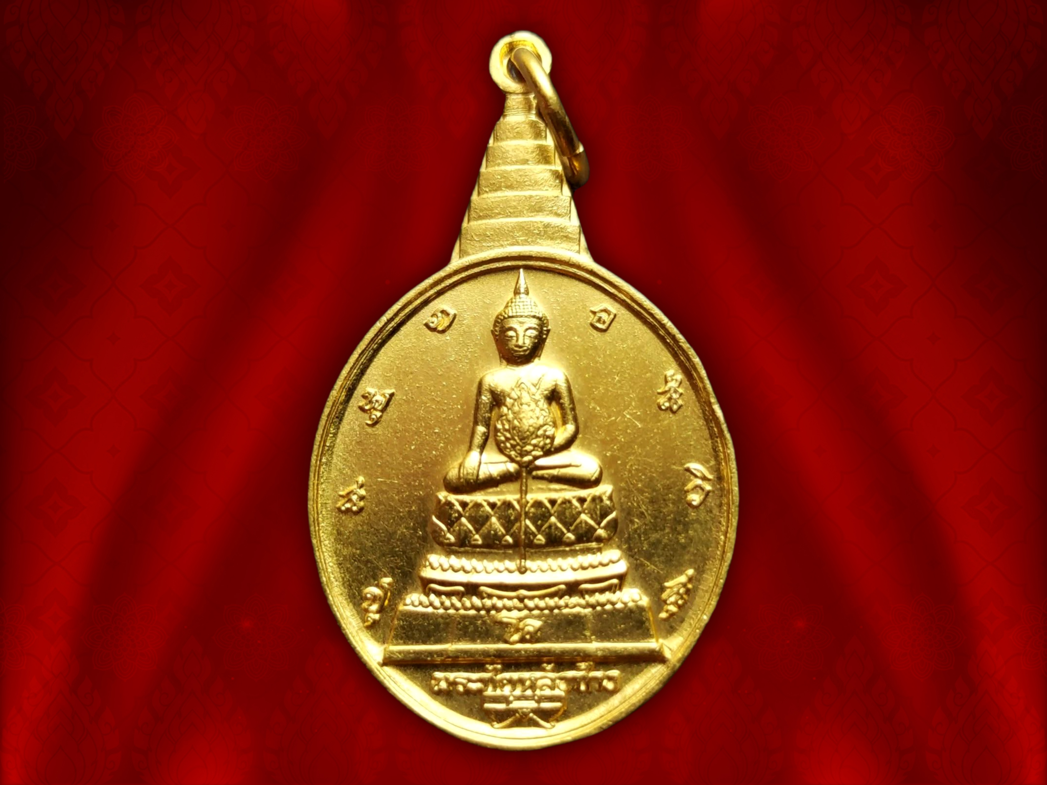เหรียญพระชัยหลังช้าง สก. ปี 2535 ครบรอบ 5 รอบ สมเด็จพระนางเจ้าสิริกิตติ์ พระบรมราชินีนาถ ในรัชกาลที่ 9 เนื้อทองคำ งามๆ หายากสุดๆ ครับ ช่วงนี้ เนื้อทองคำหนัก 1 บาท( 15.1 กรัม ) พระเกจิอาจารย์ดังแห่งยุคนั้น
